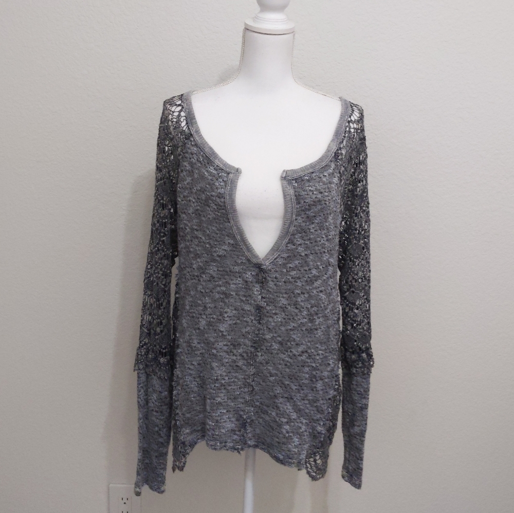 Gimmicks by BKE Tunic Sweater Top Lace Crochet Open Back Long Sleeve Boho Grunge